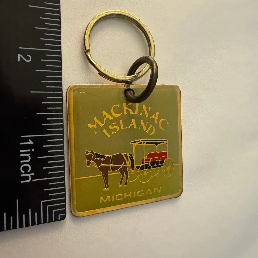 Mackinac Island Michigan Souvenir Keychain Horse and Buggy‎ Vintage Travel